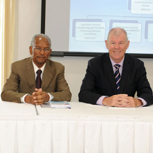 Primer Ministro y Presidente del Comité de Evaluación Nacional de Riesgo – Hon. Dr. D.Orlando Smith, OBE; y Su Excelencia Gobernador – Mr. Boyd McCleary, CMG, CVO.
